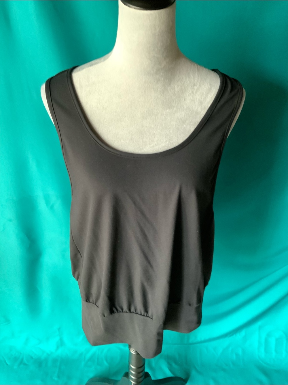 Women's Black Scoop Neck Tank Top with Elastic Hem